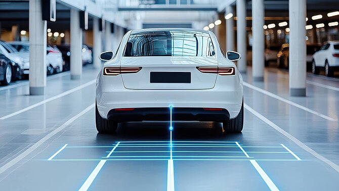 Ein weißes Auto mit futuristischen Linien