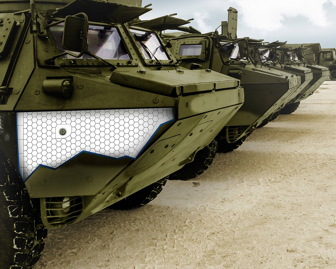 Gepanzerte Militärfahrzeuge in einer Reihe