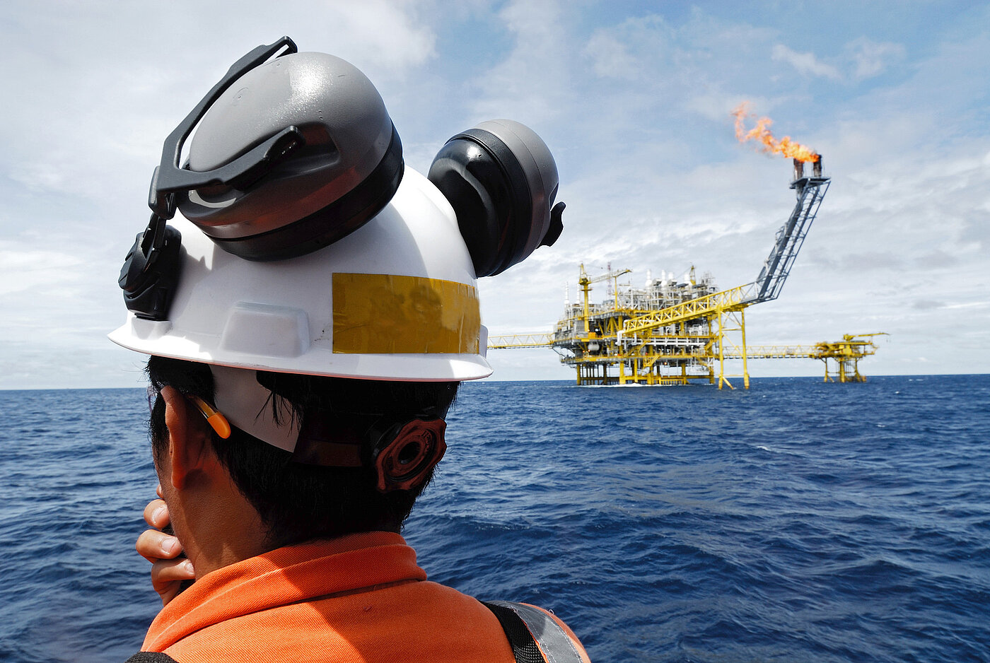 Worker looking to offshore platform